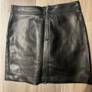 Wilfred Aritzia new leather skirt with zipper